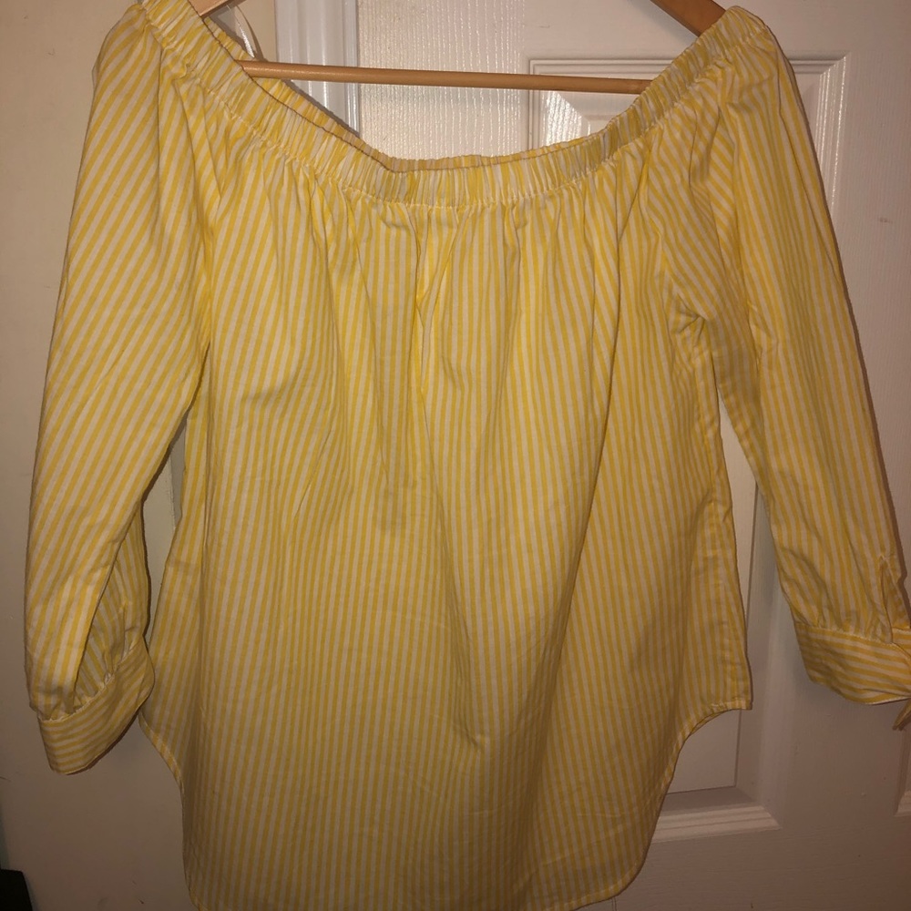 Blouse off shoulder